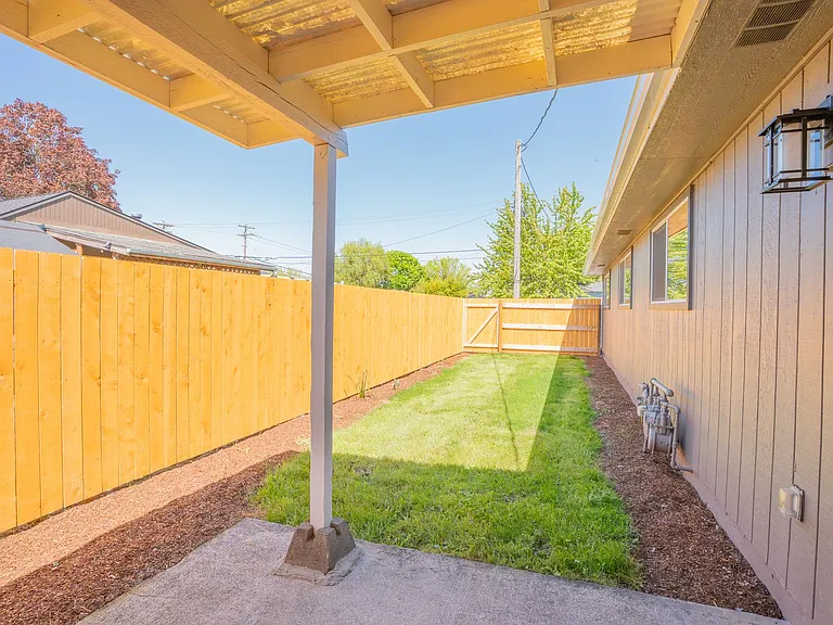 2840 Railroad St SE — Photo 9