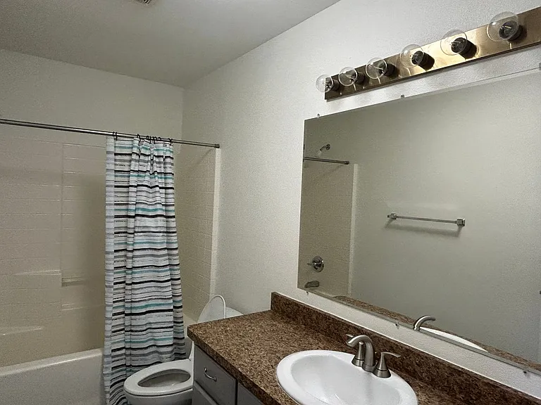 279 S G St — Photo 8