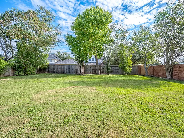 3402 Caloway Ct — Photo 29