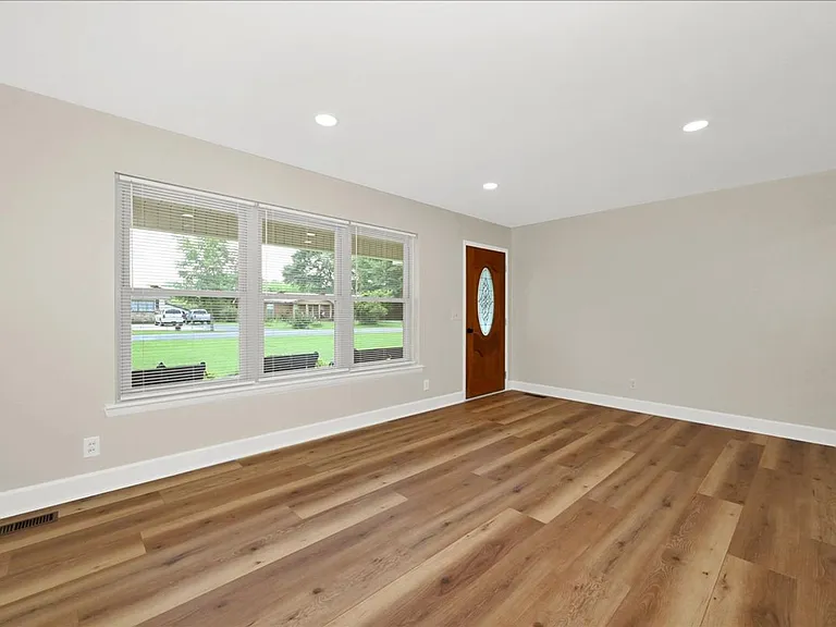 1208 Spruce St SE — Photo 4
