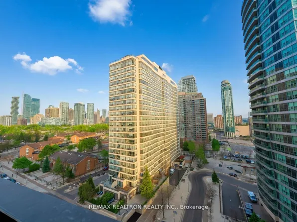 30 Elm Dr W #1011, Mississauga, ON L5B 0N6