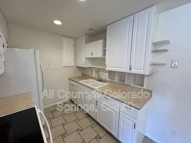 5030 El Camino Dr #8 — Photo 8