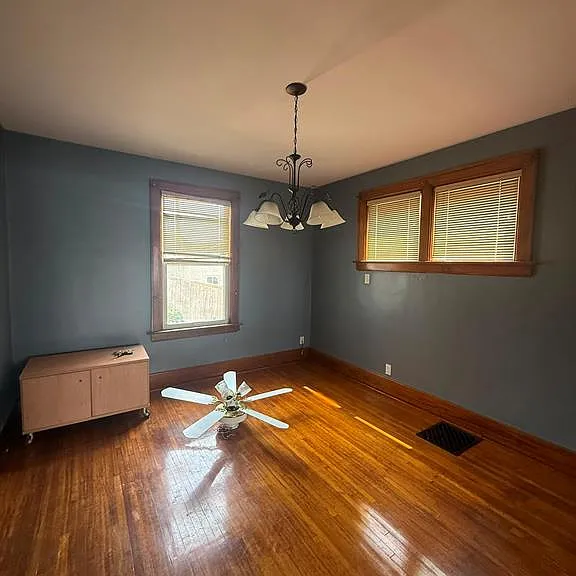 1058 Moy Ave — Photo 6