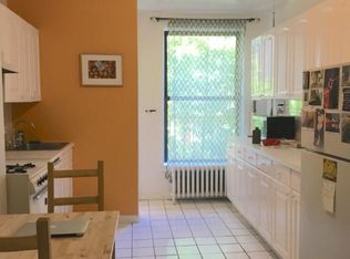 318 E 90th St APT 2W, New York, NY 10128