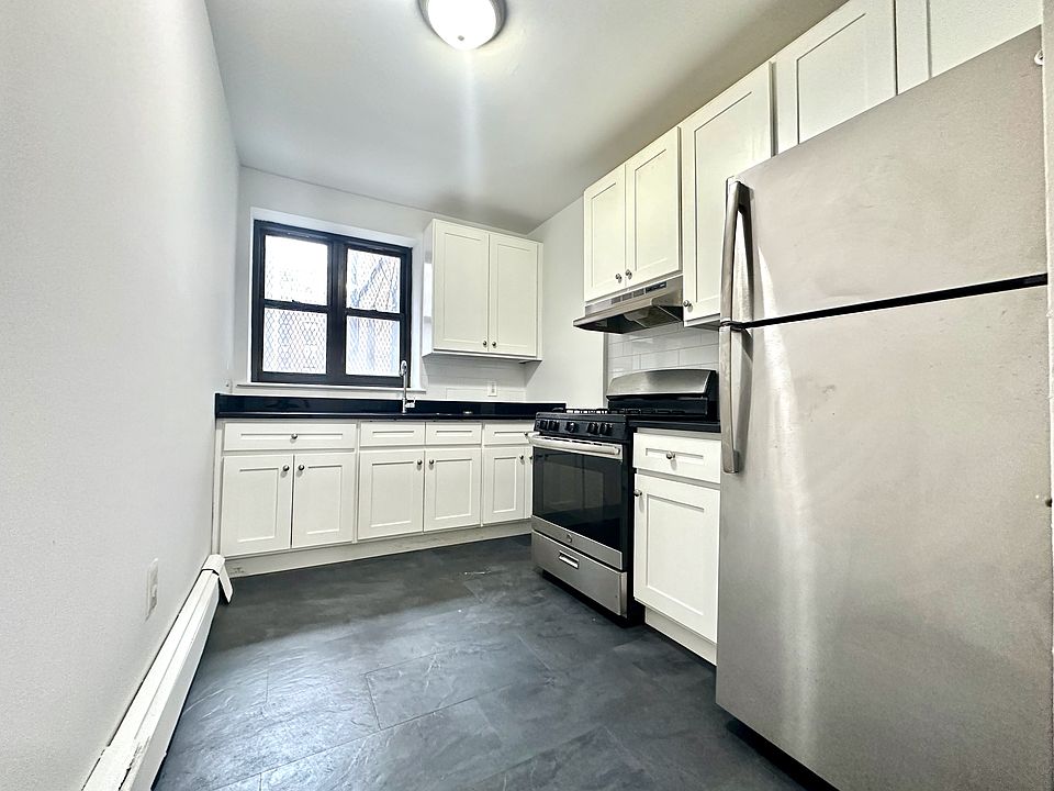 1st image of 136 Saint Pauls Pl APT 1A