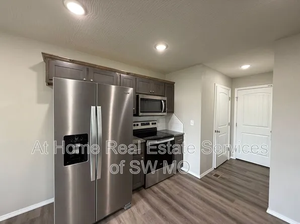 801 E Watermill Cir, Ozark, MO 65721