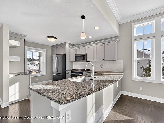 3rd image of 5272 Hawk Hollow Dr E