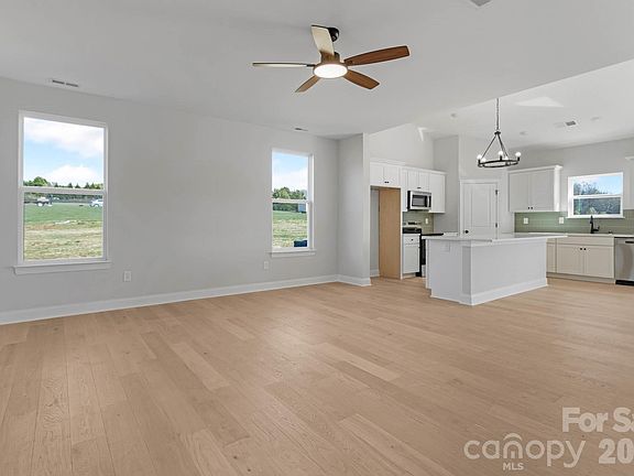 4th image of 1930 Maiden Salem Rd