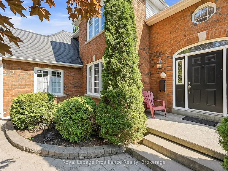 37 Ravine Dr — Photo 4