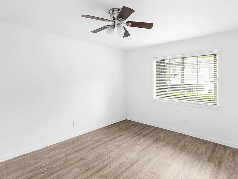 Linridge Apartments — Photo 18
