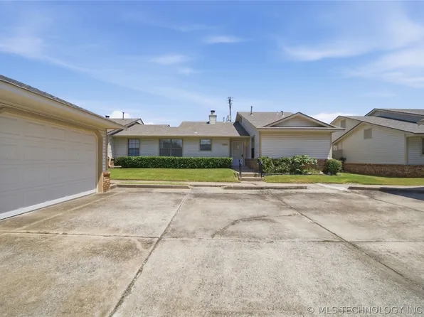 1467 W Evergreen Ln, Claremore, OK 74017