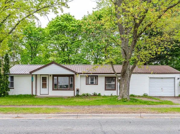 1108 N Walnut St, Greenville, MI 48838