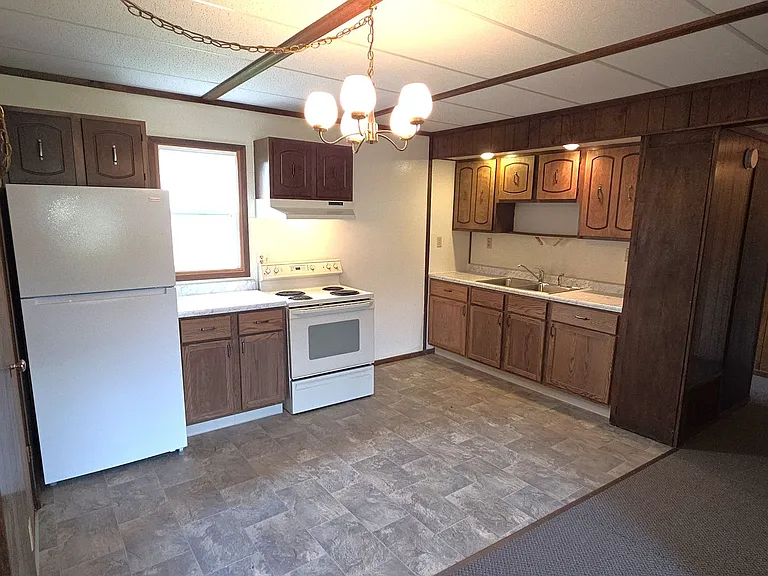 1733 Warwick Way — Photo 6