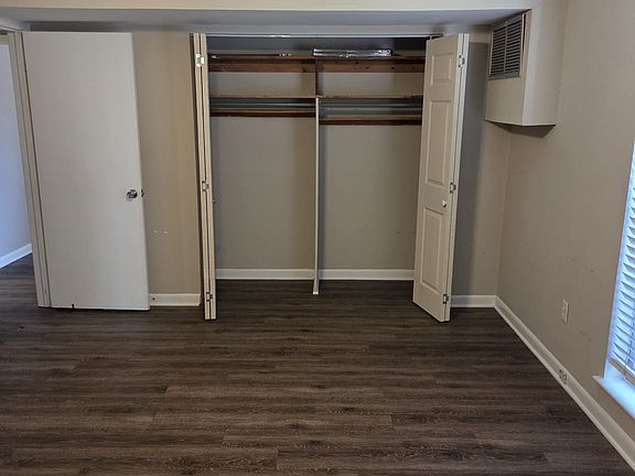 Large closet in BR1
