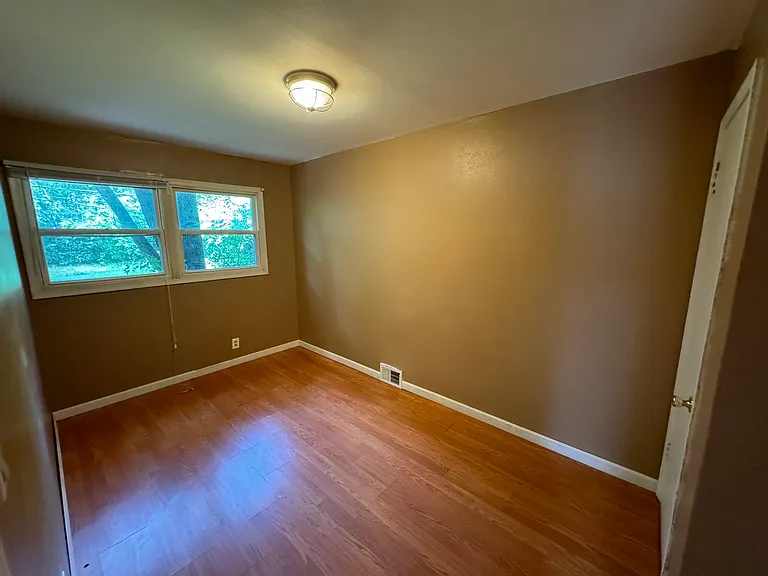 2264 Stieber St — Photo 8