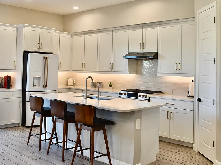 4864 E Village Dr — Photo 9