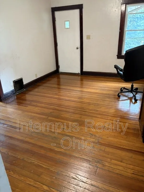 3 bed, 1.0 bath, $850 — Photo 3