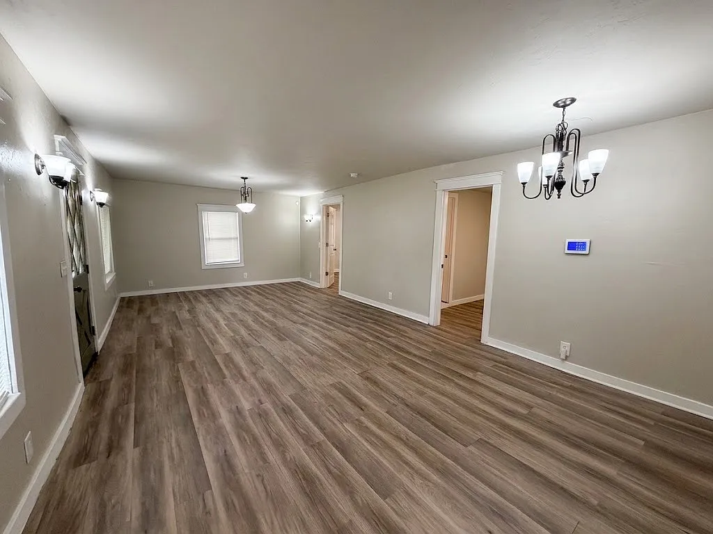 2 bed, 880 sqft, $1,300 — Photo 4
