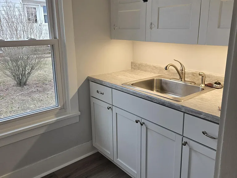 468 Railroad St — Photo 2