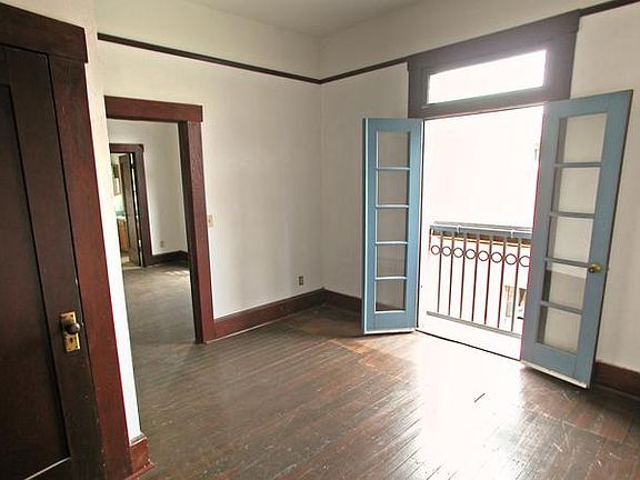4th image of 184 E Broadway Blvd