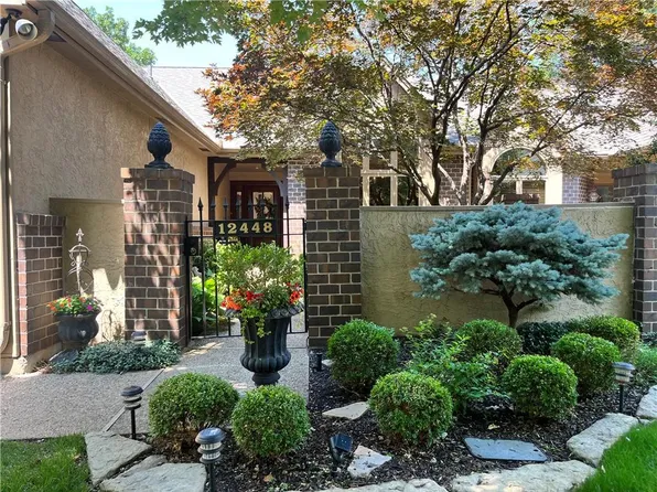 12448 Linden St, Leawood, KS 66209