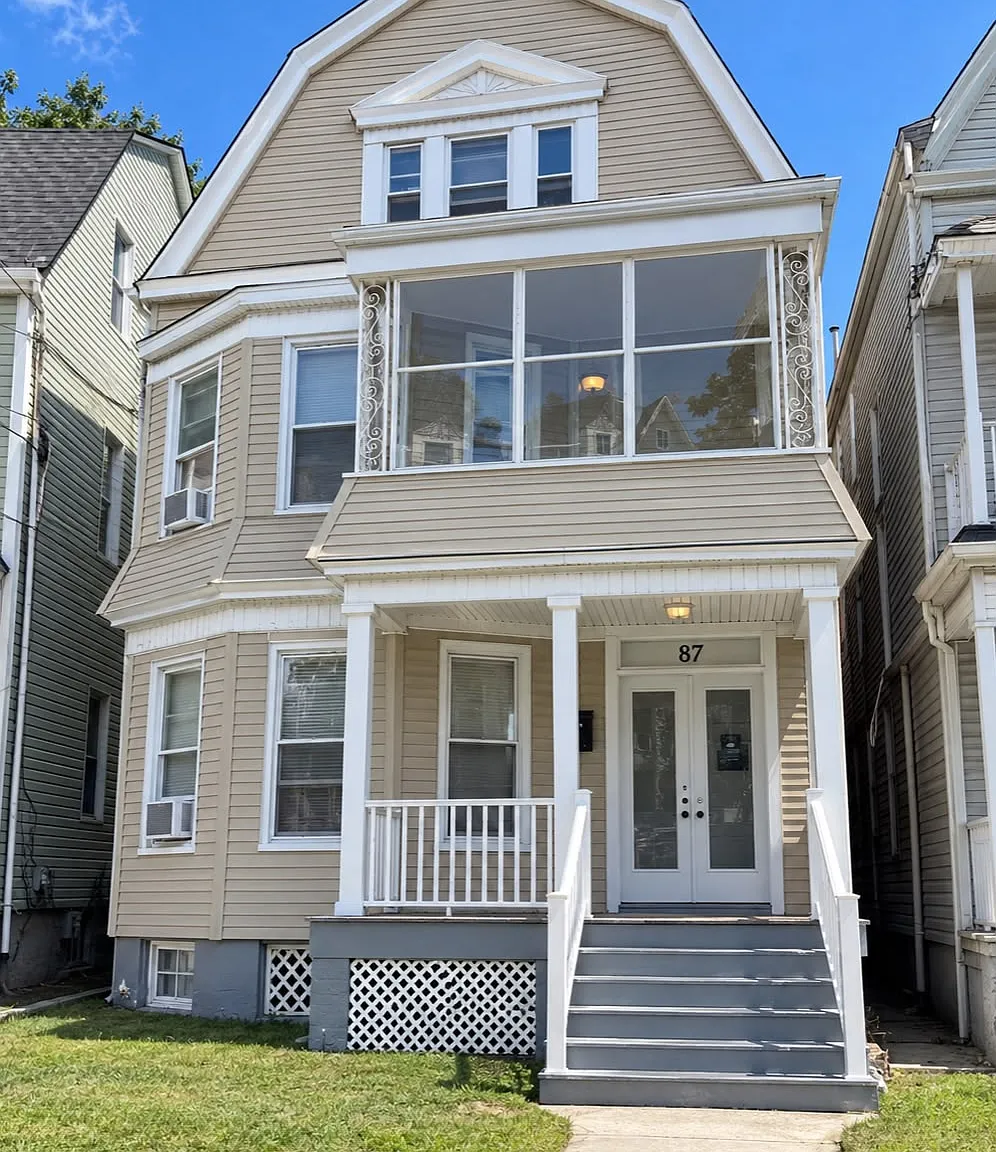 3 bed, $2,300 — Photo 1