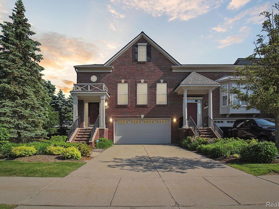 1st image of 947 Sandalwood Dr