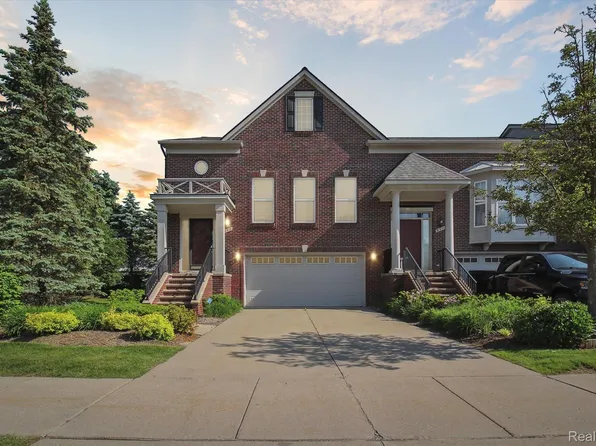 947 Sandalwood Dr, Troy, MI 48085