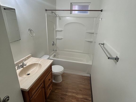 5th image of 230 Jasper St
