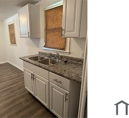 102 S Webster Ave — Photo 8