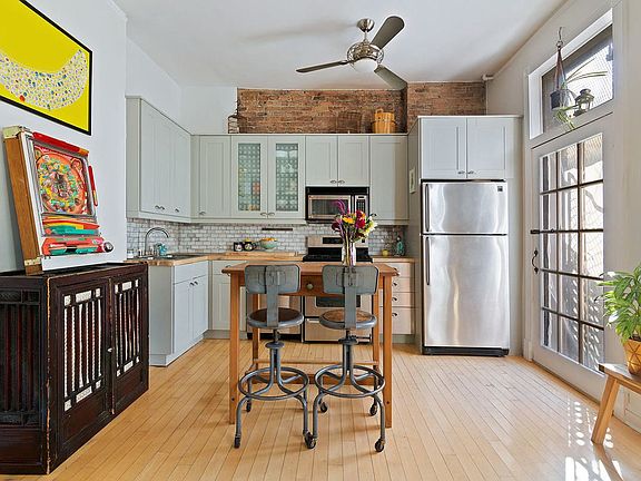 3rd image of 690 De Graw St #1