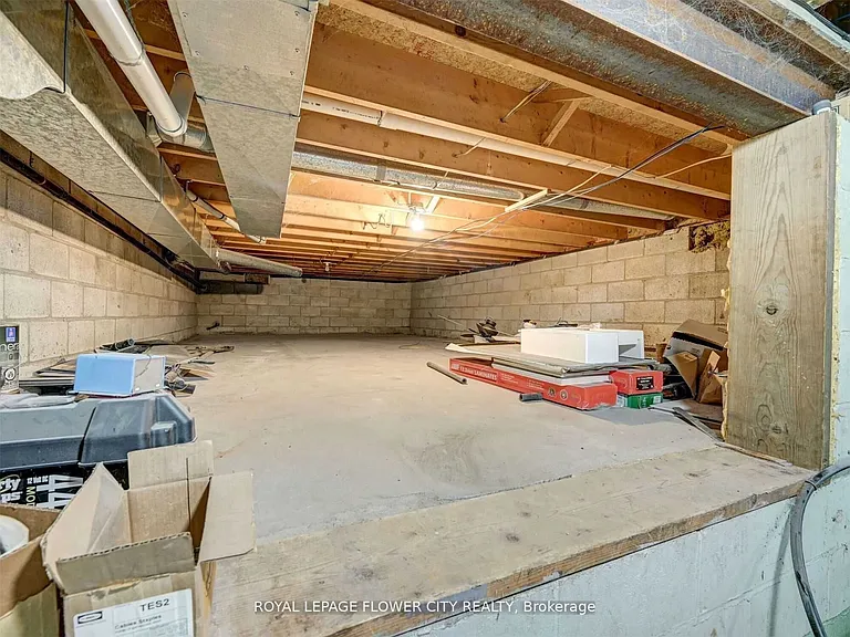 5263 Trafalgar Rd — Photo 29