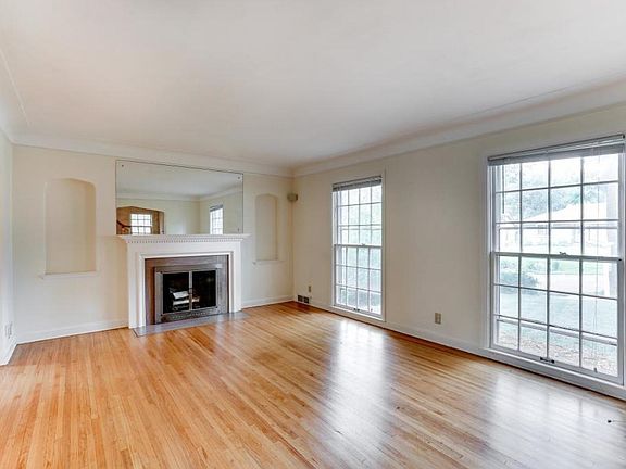 4th image of 1630 Xerxes Ave N