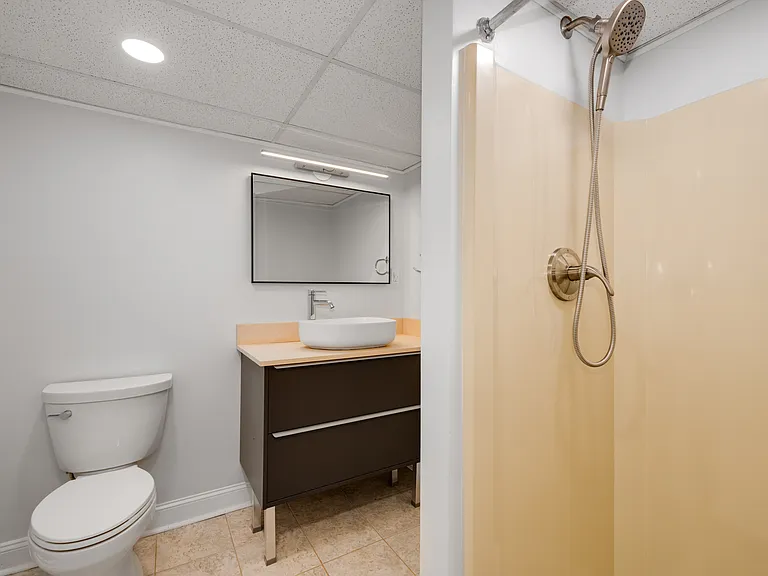 Daylight teen suite/In-law suite; Bathroom