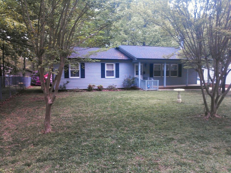 1st image of 2711 Leo Dr