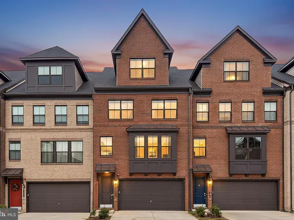 3849 Rainier Dr, Fairfax, VA 22033