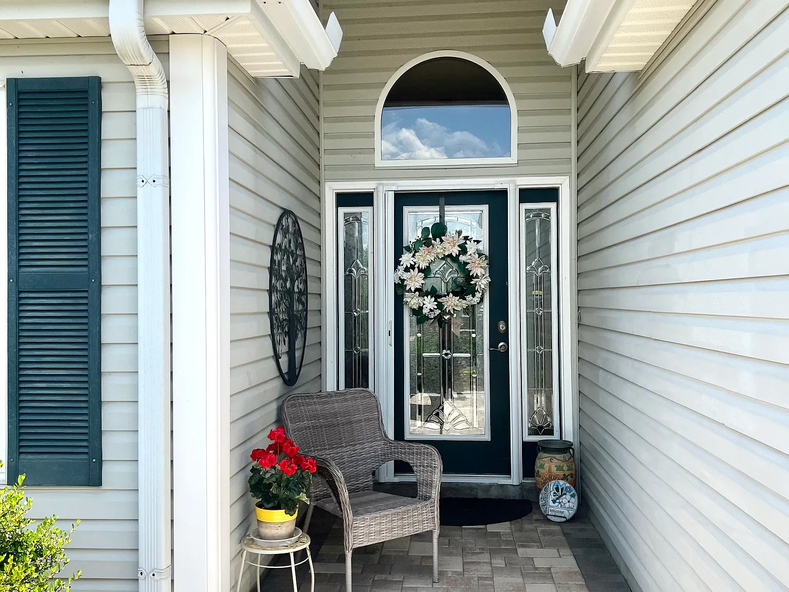 565 Brighton Drive — Photo 2