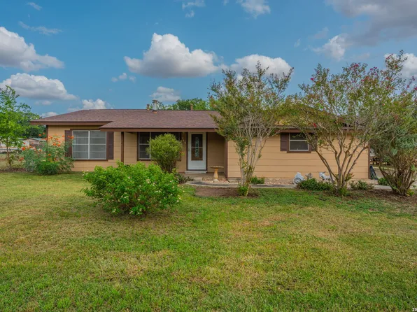 146 SYLVESTER ST, Poth, TX 78147