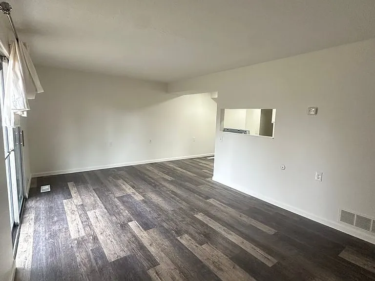 745 E Lazon Dr — Photo 3