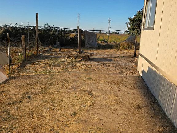 4th image of 5200 Crest Rd