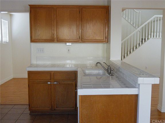 5th image of 523 E Calora St