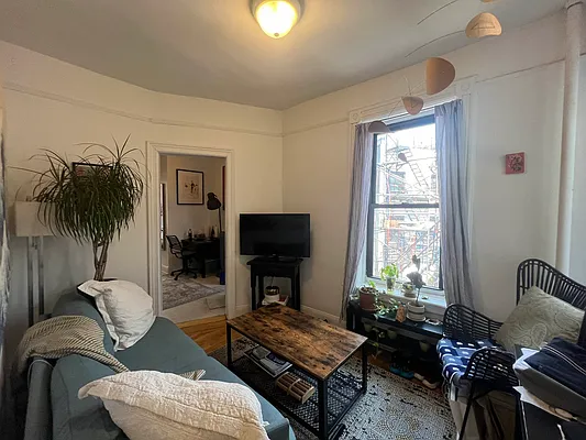 Rented by KNOCKKNOCK LLC | media 4