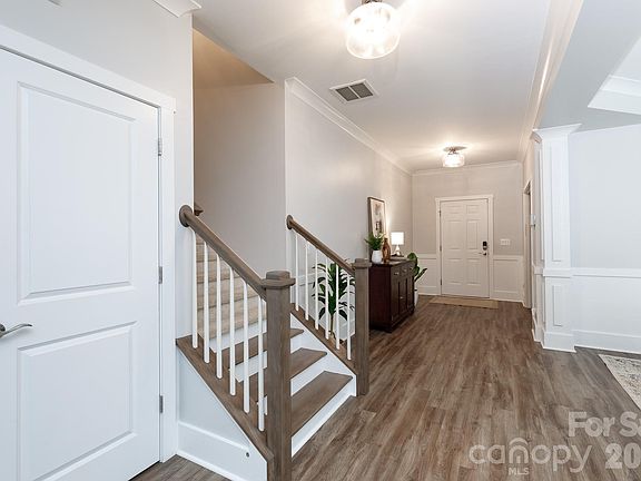 5th image of 2172 Bluebell Way