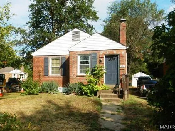 324 Newell Dr, Saint Louis, MO 63135