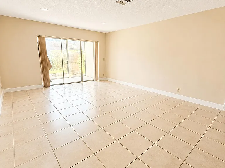 1918 Palmland Dr #2 — Photo 8