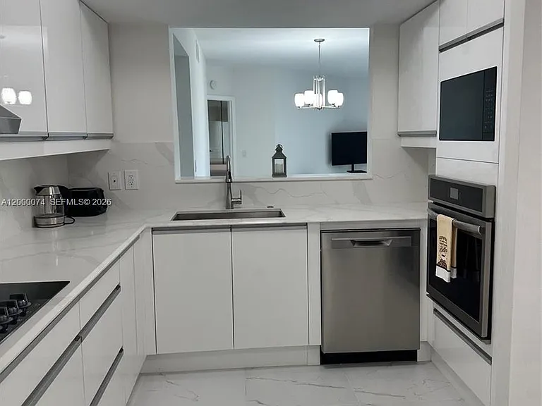 8925 Collins Ave #2J — Photo 8