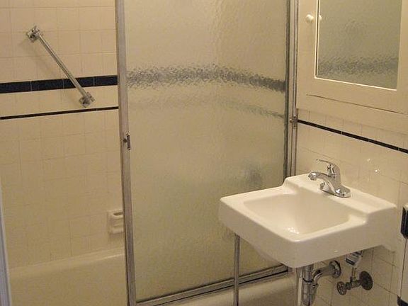 2nd image of 1850 Clay St #101