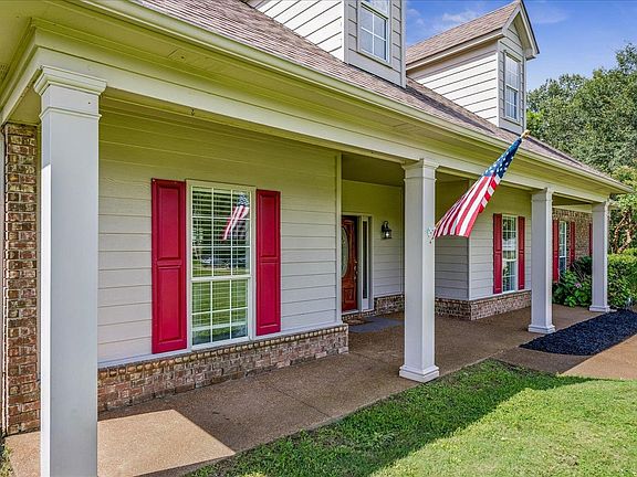 3rd image of 305 Caitlin Dr