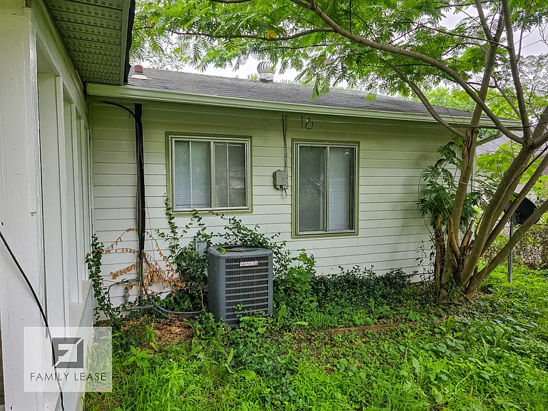 732 Saint Nicholas Dr — Photo 26
