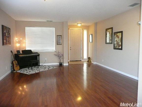 4th image of 994 Sterling Cir
